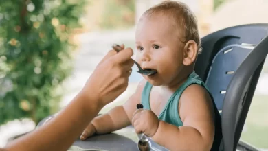 تغذية الرضيع في الأشهر الأولى