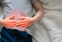 ألم البطن عند الأطفال أعراضه وأسبابه وطرق علاجه
