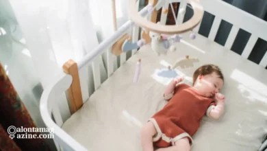 كم عدد ساعات نوم الرضيع في الشهر الثاني؟