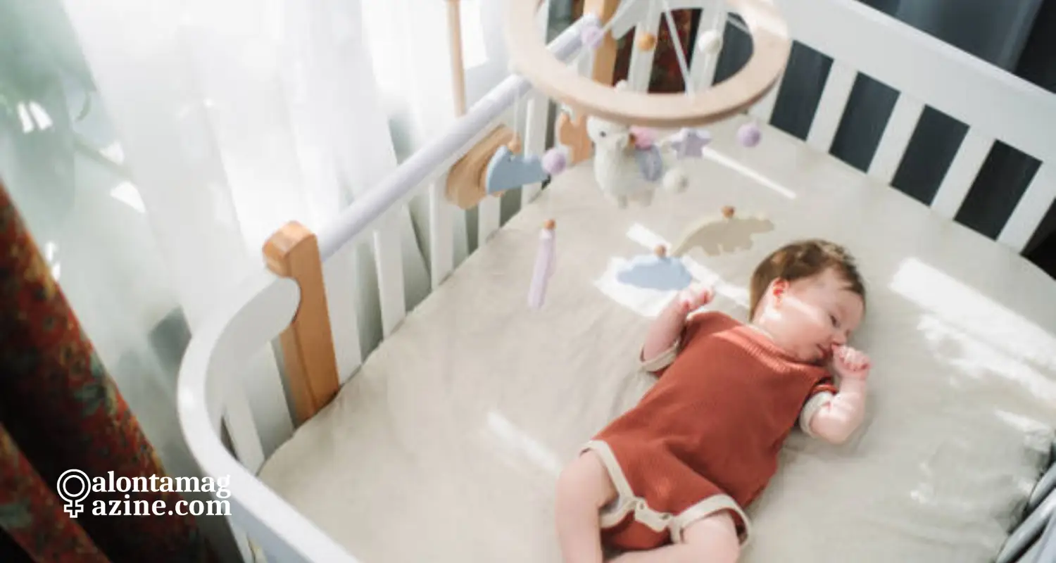 كم عدد ساعات نوم الرضيع في الشهر الثاني؟
