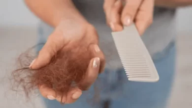 كيفية معالجة تساقط الشعر طبيعيًا