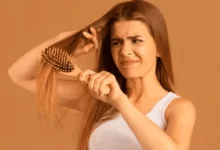 وصفات الطبيعية لتنعيم الشعر الجاف